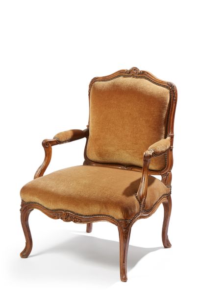null Suite of three flat-backed armchairs in molded and carved beech (originally...