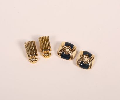 null Lot of costume jewelry including : 
BALENCIAGA
Pair of bottle-shaped ear clips...