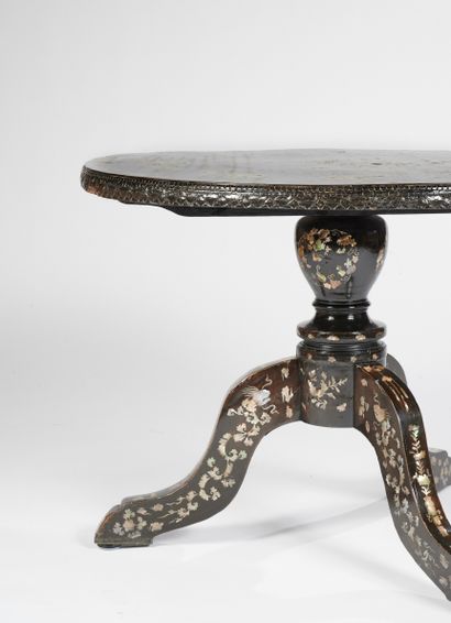 null Low pedestal table in blackened wood with engraved mother-of-pearl inlays, decorated...