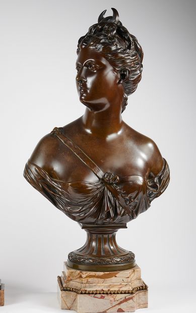 null 19th-century French school after Jean-Antoine Houdon (1741-1828)
Diana the Huntress
Bronze...
