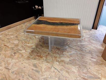 null Table basse en PVC et incrustation de bois
(Accidents)
