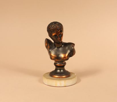 null Bust of Hermes on a circular base
H. 17 cm