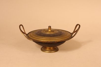 null BARBEDIENNE 
Covered cup on foot with two handles. In bronze, the lid decorated...