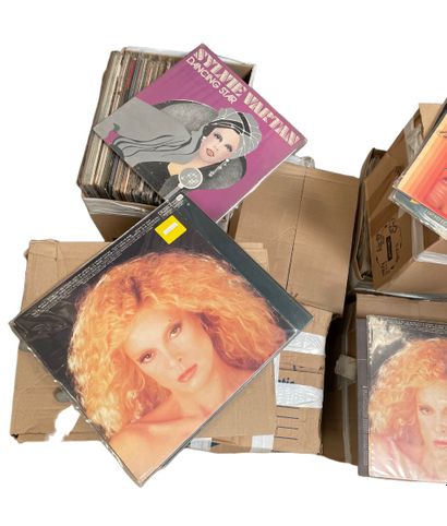 Important lot de vinyles et CD, 8 cartons...