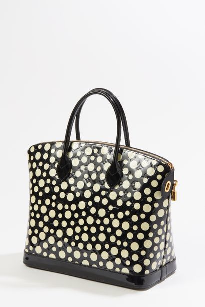  LOUIS VUITTON par Yayoi KUSAMA (2012) Edition limitée
Sac « Lockit » en cuir verni... Gazette Drouot