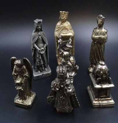 null Lot de 42 petites statuettes en métal
Dont Saint Georges, Notre Dame de la Salette,...