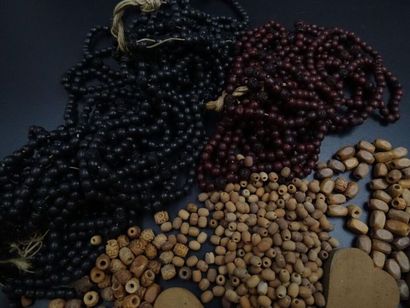 null Perles en bois
Buis, noix de coco, bois
Perles dans leur sac de jute d'origine
Très...