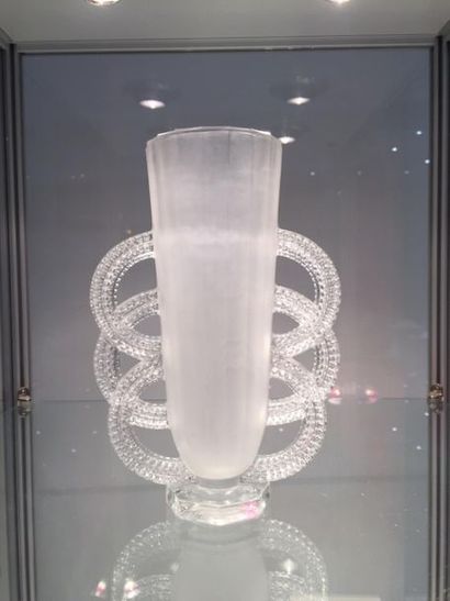 null VERLYS France, modèle d'Avesn.
Vase cylindrique sur talon octogonal en verre...