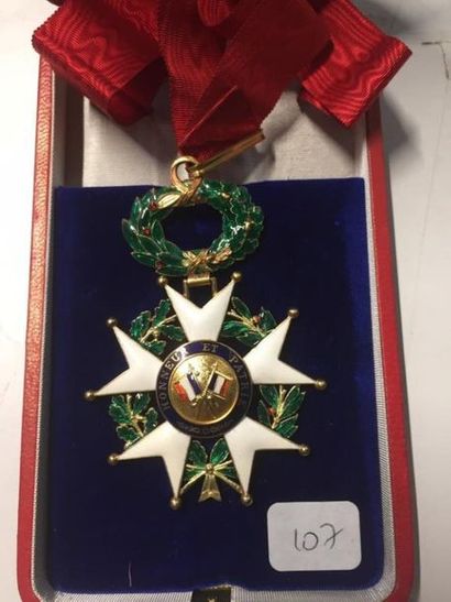 null FRANCE :
ETOILE de commandeur de l('Ordre de la Légion d'Honneur en or.
Cravatte...