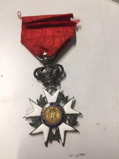 null FRANCE : 
Etoile de Chevalier de la Légion d'Honneur du deuxième type, couronne...