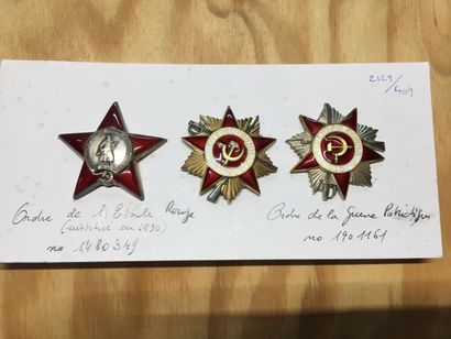 null ENSEMBLE de décorations Soviétiques : 
1) Ordre de l'Etoile Rouge (n°1480349).
2)...