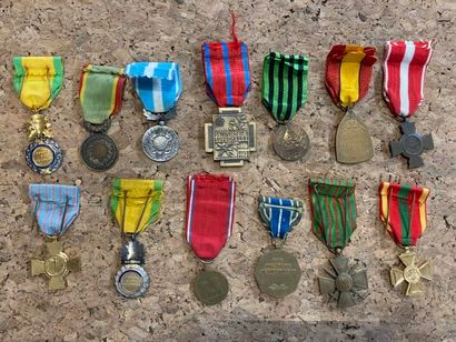 null LOT de décorations, médailles militaires, commémoratives, croix de guerre...
13...