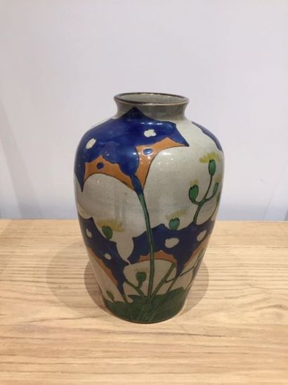 JAPON (fours de Kutani) : JAPON (fours de Kutani) : 
Vase balustre en céramique émaillée...