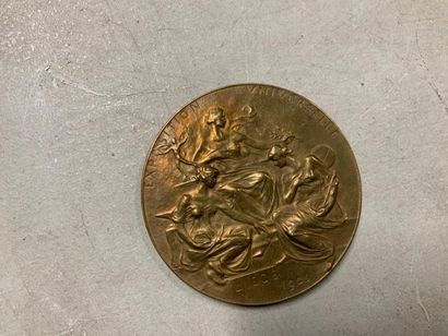 null EXPOSITION UNIVERSELLE, BELGIQUE, LIEGE, 1905.
Médaille en bronze doré de l'Exposition...