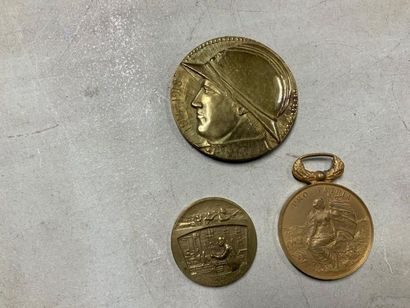 GUERRE DE 1914-1918.
ENSEMBLE de trois médailles...