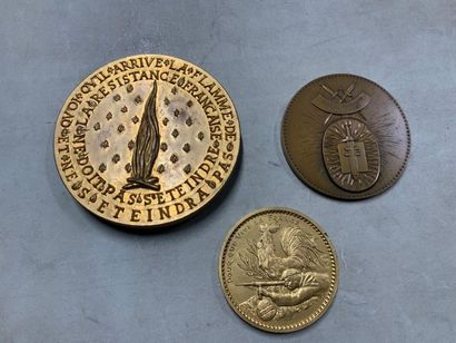 null RESISTANCE FRANCAISE.
-Importante médaille de table en bronze doré, gravée par...