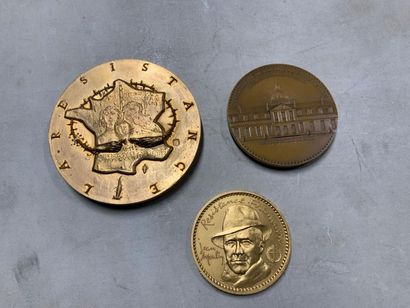 null RESISTANCE FRANCAISE.
-Importante médaille de table en bronze doré, gravée par...