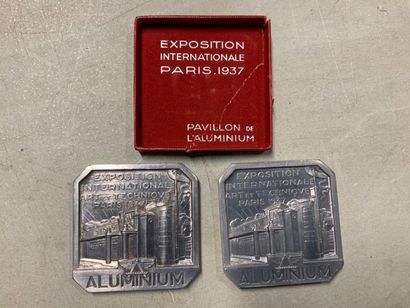null DEUX MEDAILLES en aluminium, Exposition Internationale Art et Technique, 1937,...