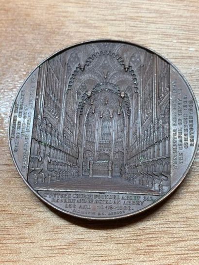 null MONUMENTS & VARIA :
-Médaille commémorative en cuivre de l'église de la Sainte...