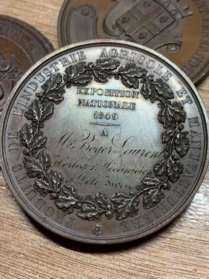 null VARIA :
-Médaille en bronze doré, République Française, signée par A.BOVY et...