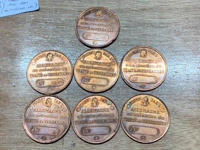 Ensemble de 7 plaques en forme de médaille,...