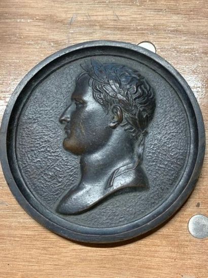 null NAPOLEON I - WATERLOO

Plaque en fonte représentant Napoléon en buste de profil...