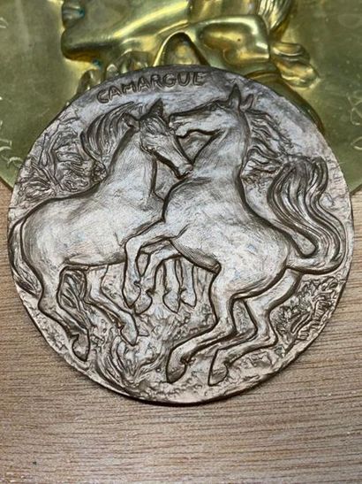 null LOT de 4médailles en bronze et métal : 
- VESALE André : médaille de commémoration...