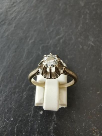 null BAGUE SOLITAIRE en or gris ornée d'un diamant de taille ancienne de forme ronde...