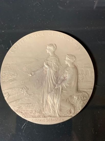 null IIIÈME RÉPUBLIQUE
Médaille commémorative en argent de la Banque de France, 1800-1900,...