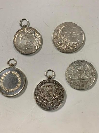 null CINQ MÉDAILLES - IIIÈME RÉPUBLIQUE 
-Médaille offerte par le Petit Parisien,...