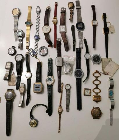 null LOT de montres diverses, hommes et femmes, en état d'usage, en l'état.