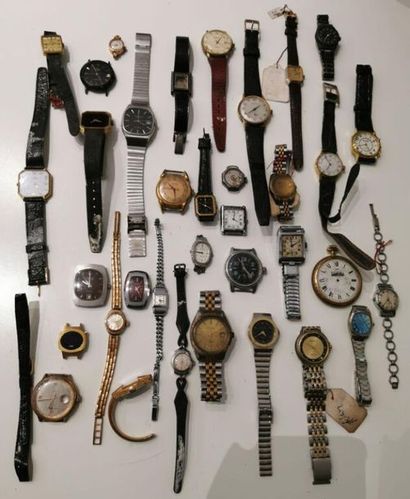 null LOT de montres diverses, quartz, mécaniques, des années 1940 à 1980. En l'é...