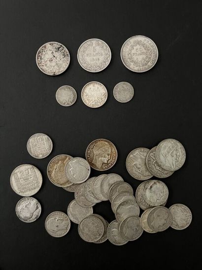 null [France]. Lot de pièces en argent :
- 900‰ : 50 FRANCS Hercule, 1977 + 5 FRANCS...