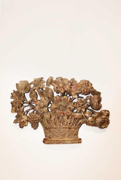 PAIRE DE PANIERS FLEURIS PAIR OF FLOWERED BASKETS made of carved wood. 
 Work of...