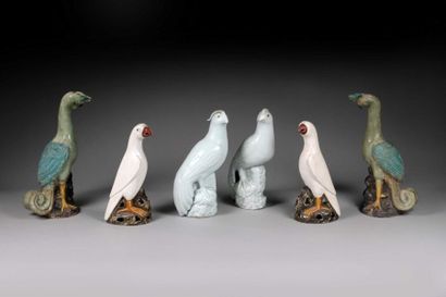 CHINE Deux statuettes d'oiseaux exotiques. CHINE :
Deux statuettes formant pendant...