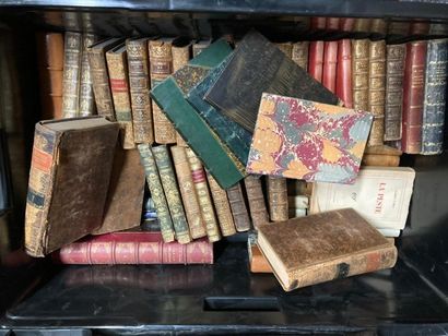3 CAISSES DE LITTERATURE & VARIA 3 BOXES OF LITERATURE & VARIA some connected by...