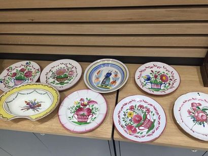 Earthenware LOT including three plates of...