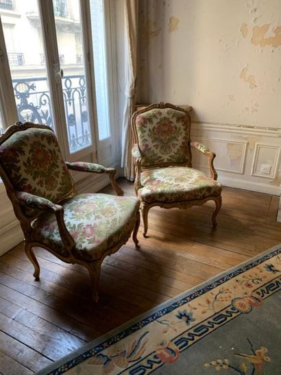 null FOLLOWER OF FOUR FAUTEUILS to the queen in carved, moulded and gilded wood.
Louis...