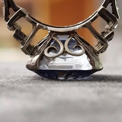 null Platinum ring adorned with a rare sapphire-like fine synthetic corundum doublet...