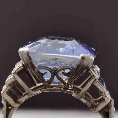 null Platinum ring adorned with a rare sapphire-like fine synthetic corundum doublet...