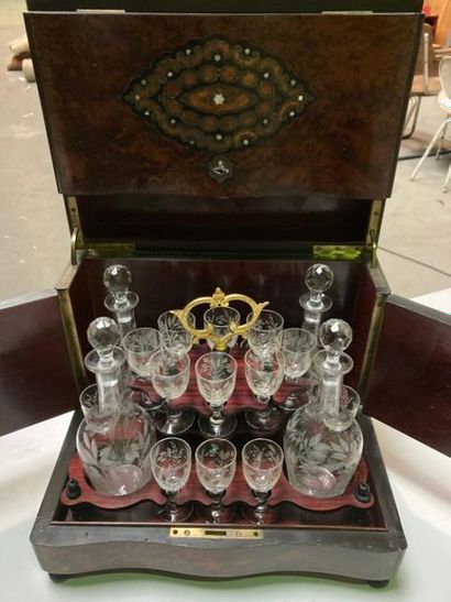 Cave à liqueur LIQUEUR CELLAR comprising sixteen glasses and four carafes and their...