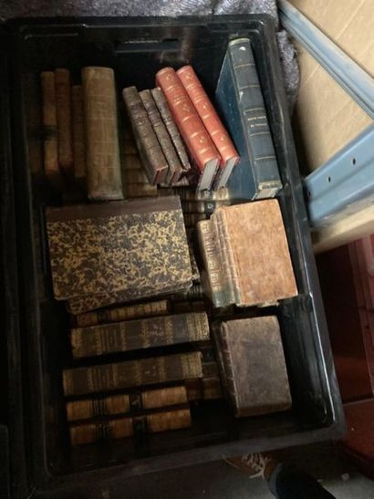 CAISSE de LIVRES sur l'HISTOIRE BOX of BOOKS on HISTORY, History of the French of...