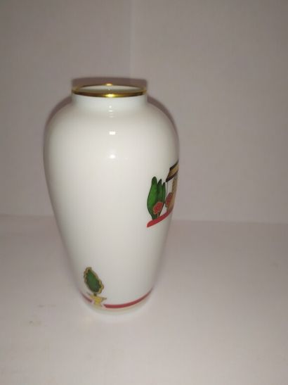 null LIMOGES pour CARTIER, Modèle "La maison de Louis Cartier"

Vase en porcelaine...