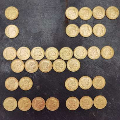 null Ensemble de 34 pièces de 20 francs au coq, de 1903 à 1914, en or 900 mm :

-...