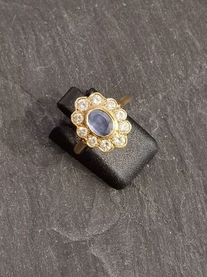 null BAGUE marguerite en jaune 18K (750 millièmes) ornée d'un saphir clair serti...