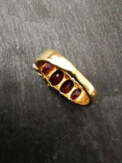 null RIVER RING in 750 thousandths (18K) yellow gold set with oval shaped garnets...