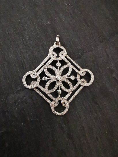 null PENDANT in 18K white gold with poly-lobed diamond pattern entirely set with...