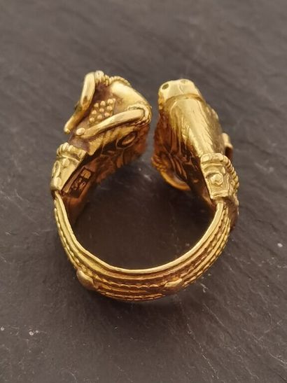 null ZOLOTAS. BAGUE ouverte en or jaune 18K (750 millièmes) (redoré au 22 K) à l'étrusque...