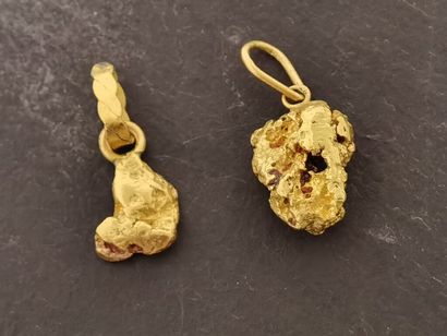 null LOT de pépites d'or natif montées en pendentifs. Poids total : 7,9 g.