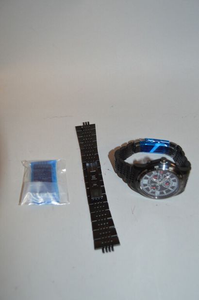 GUCCI GUCCI

Montre bracelet d'homme modèle "G25 TIMELESS Chrono" 42mm en acier noirci...